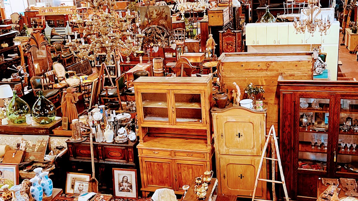 Mercadillo de antigüedades — diciembre