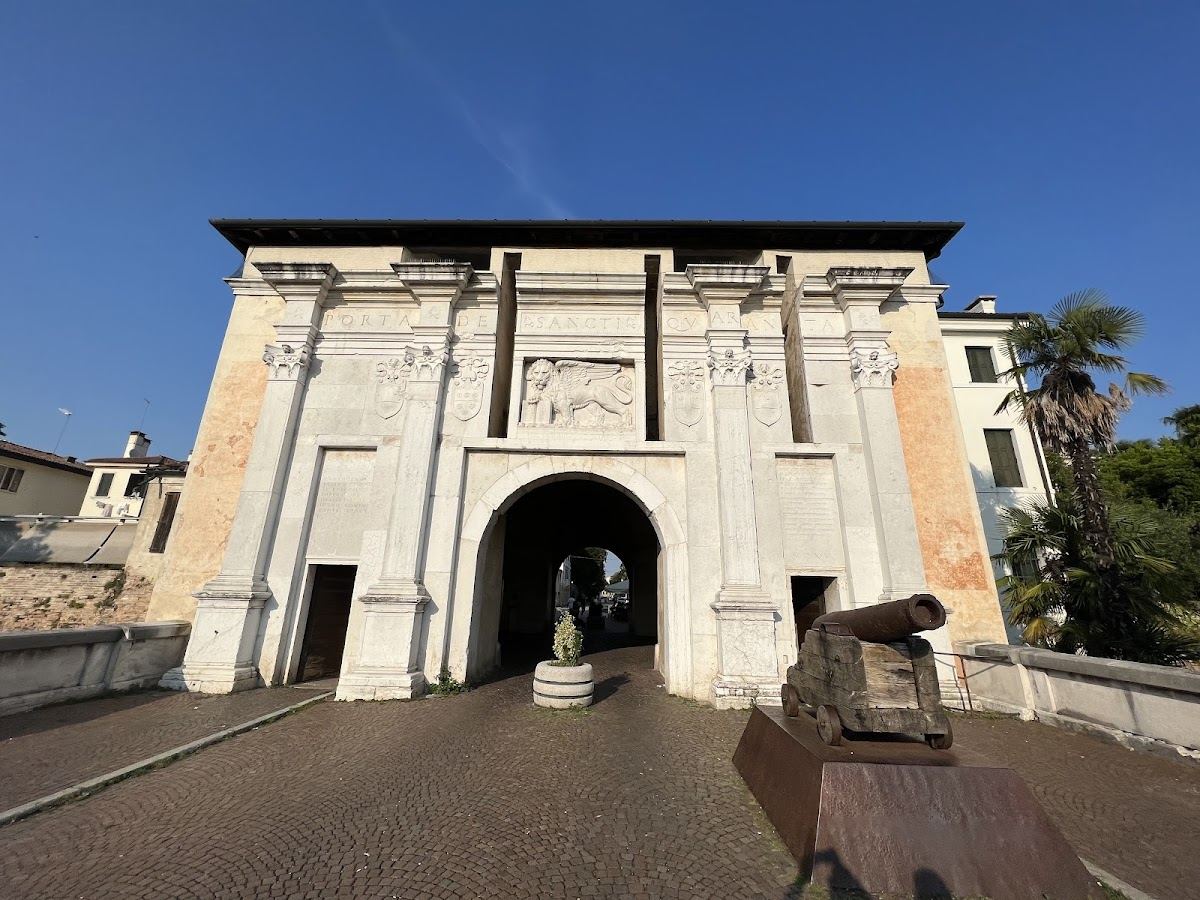 Porta Santi Quaranta